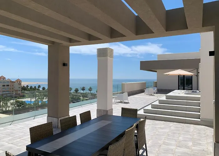 Penthouse With Wide Terrace Next To The Ocean