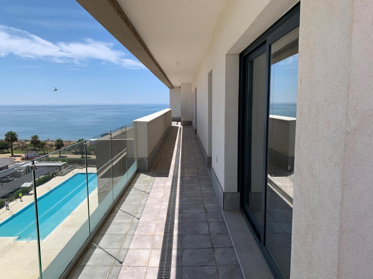 Apartment Penthouse With Wide Terrace Next To The Ocean *