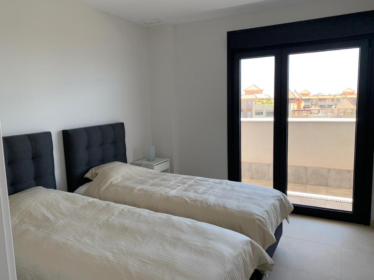 Apartment Penthouse With Wide Terrace Next To The Ocean *