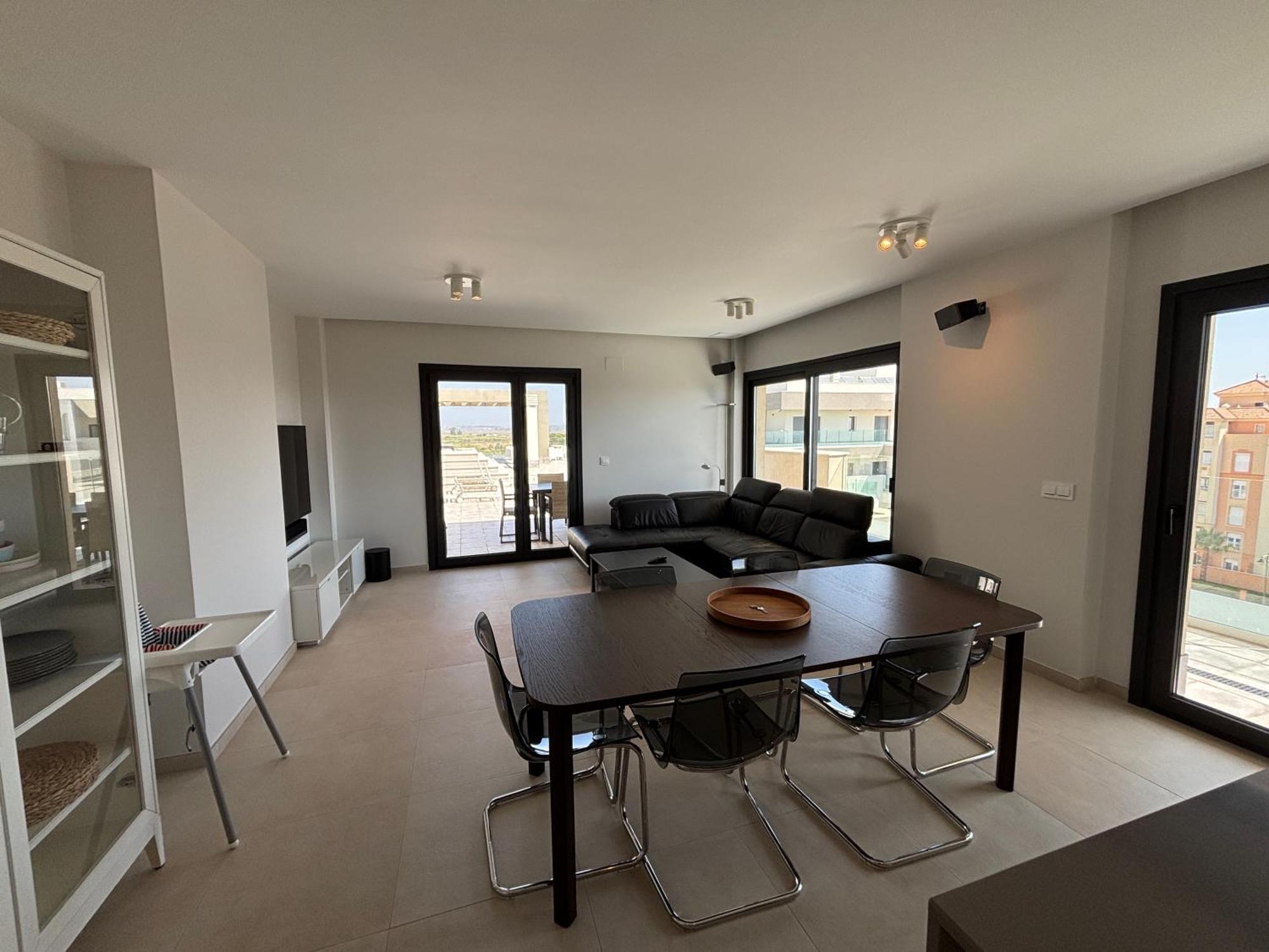 Penthouse With Wide Terrace Next To The Ocean Apartment