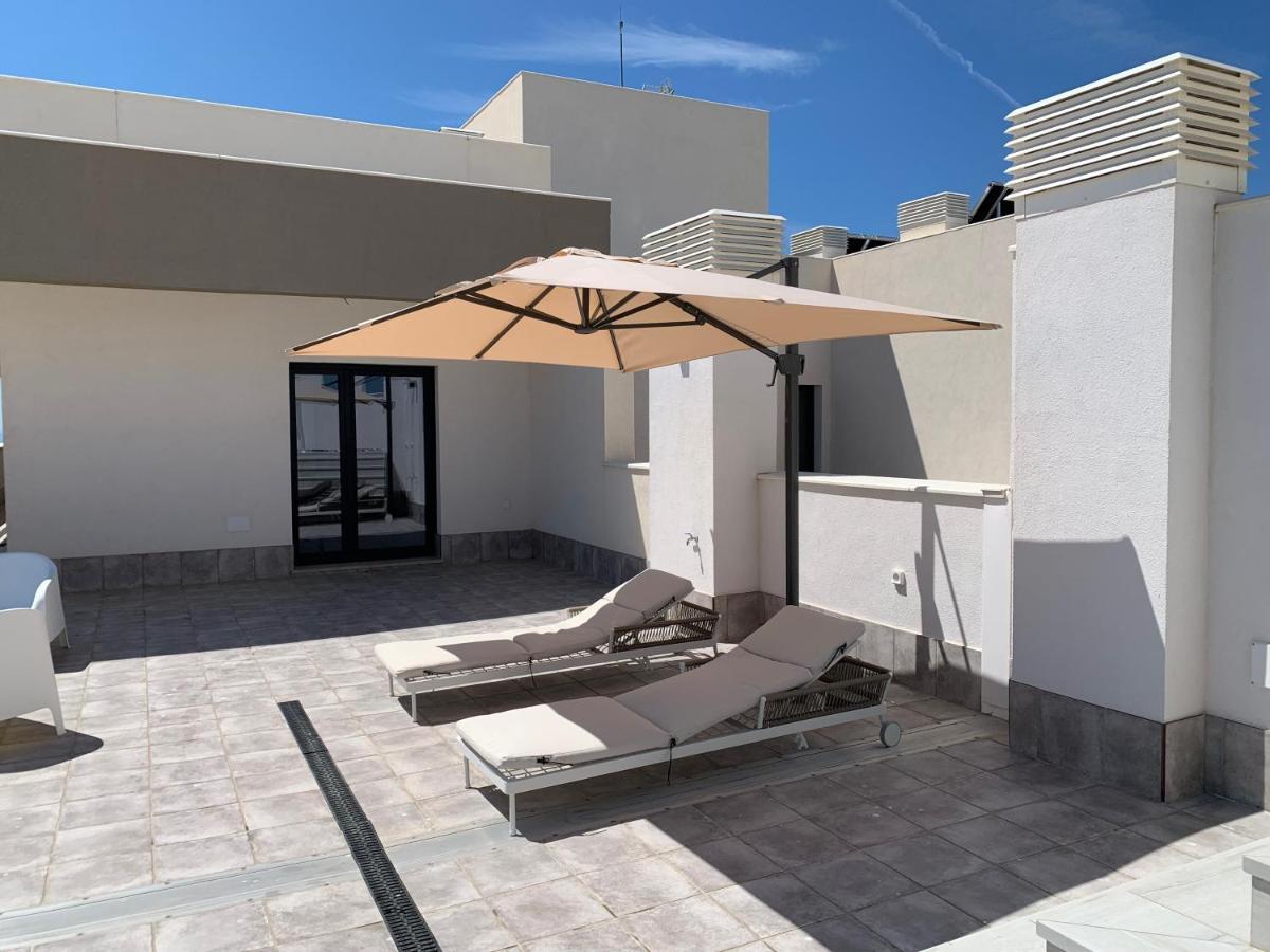 Apartment Penthouse With Wide Terrace Next To The Ocean *