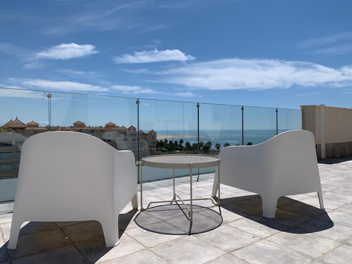 Apartment Penthouse With Wide Terrace Next To The Ocean *