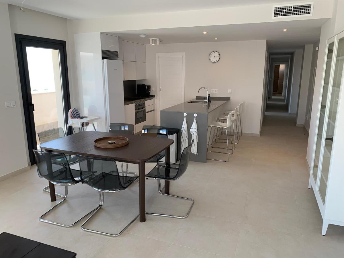 Penthouse With Wide Terrace Next To The Ocean Apartment