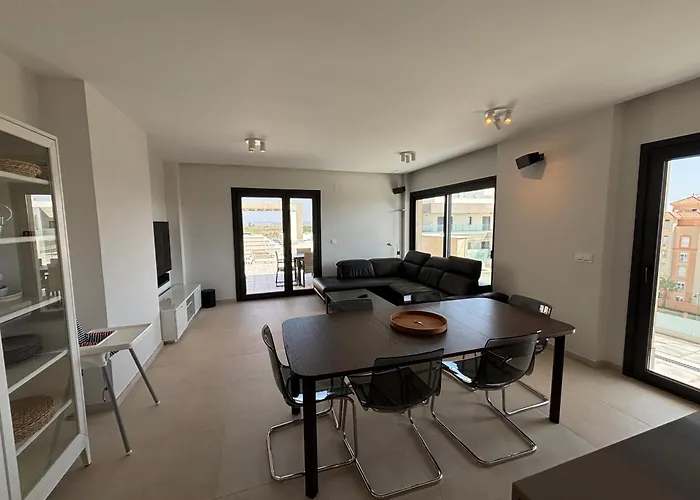 Penthouse With Wide Terrace Next To The Ocean